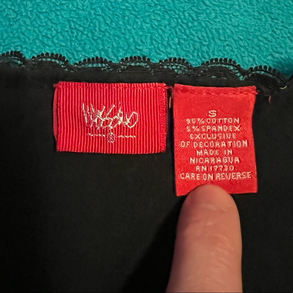 Mossimo black lace trimmed v-neck - Picture 5 of 6